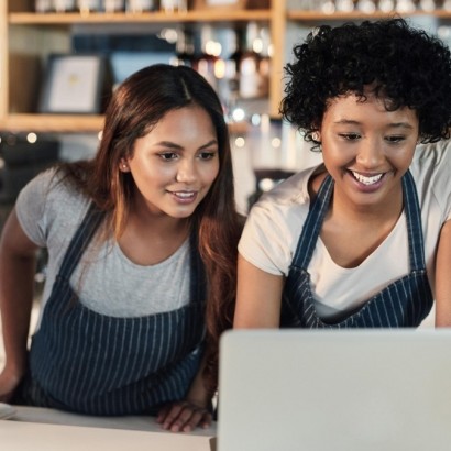 Guia Completo para Criação de Sites Institucionais para Pequenas Empresas Guia Completo para Criação de Sites Institucionais para Pequenas Empresas