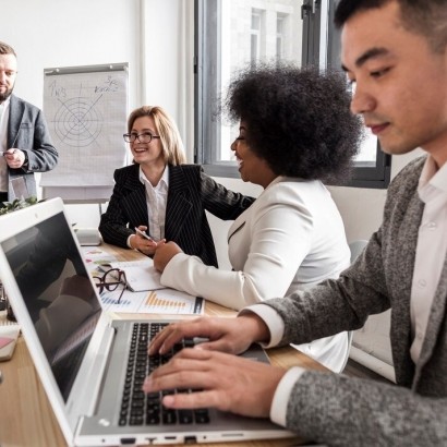 Guia Completo para Criação de Sites para Empresas de Importação e Exportação Guia Completo para Criação de Sites para Empresas de Importação e Exportação