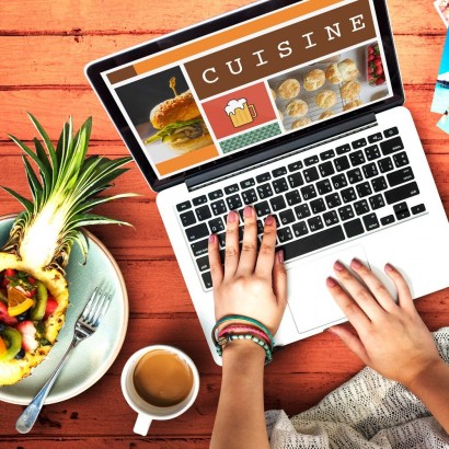 Guia Completo: Criação de Sites para o Segmento de Alimentação Guia Completo: Criação de Sites para o Segmento de Alimentação